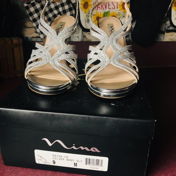 Heels, Nina, size woman’s 9M, silver - Picture 3 of 3